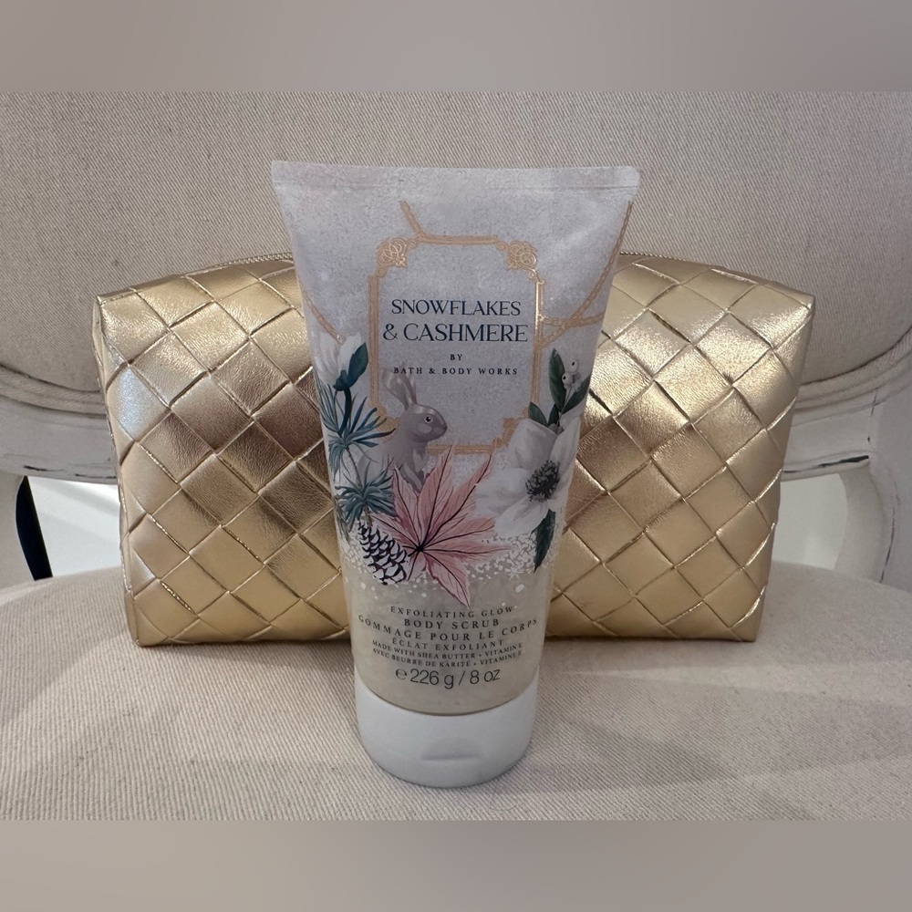 Snowflakes & Cashmere Body Scrub & Gold Makeup Bag NWT